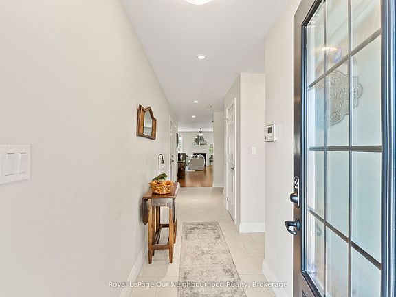 4th image of 61 Orchard Cres