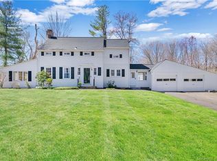 4 Boggs Hill Rd, Newtown, CT 06470