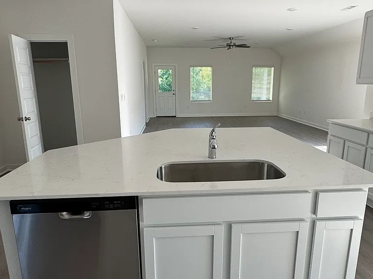 4332 Sloan Dr — Photo 10
