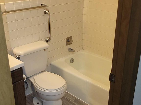 3rd image of 107 Vista Ter APT B