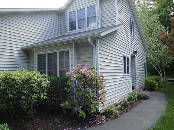 2nd image of 7 Sandalwood Ct