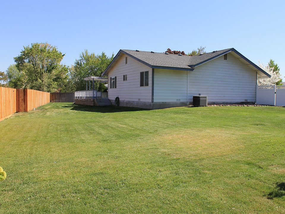 2nd image of 1603 S Quincy Pl
