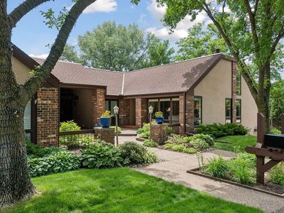 7677 Woodview Ct, Edina, MN, 55439