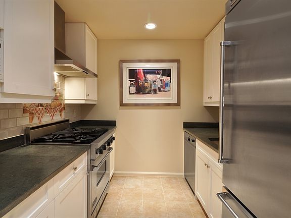 2nd image of 400 E 51st St APT 4A