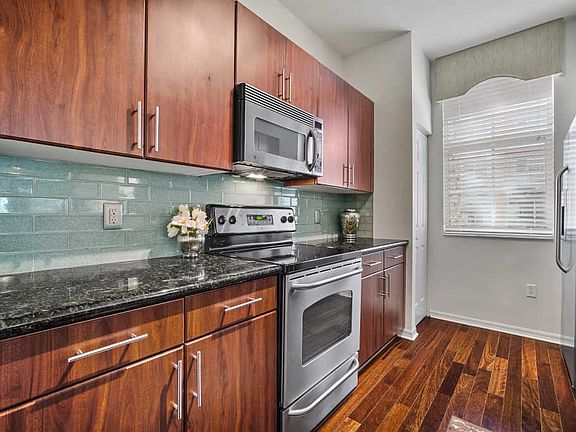 3rd image of 2421 NE 65th St APT 102