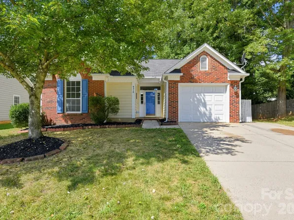 9210 Rotherham Ln, Charlotte, NC 28216