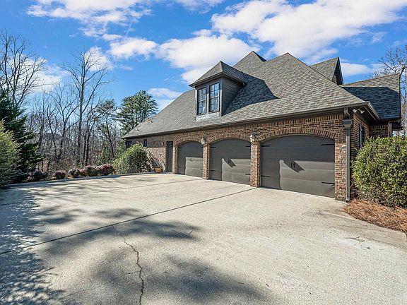 3rd image of 820 Mountainview Dr