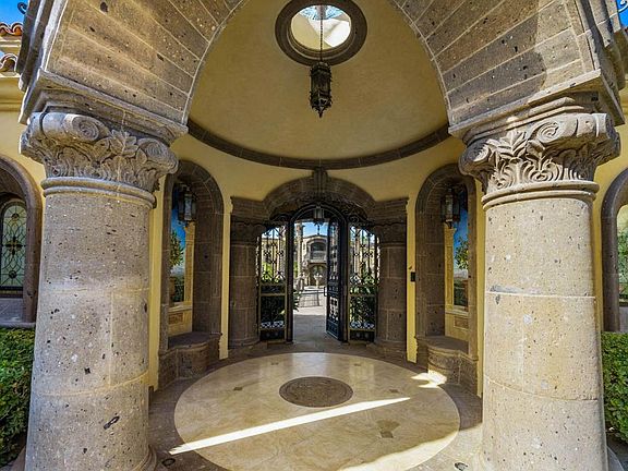 5th image of 14 Strauss Ter