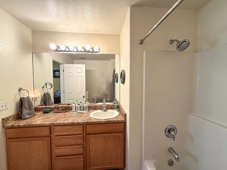 1 E 6th Ave #1 — Photo 12