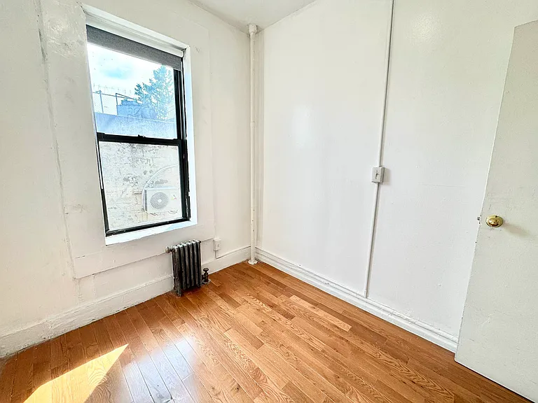 122 31st St #1R — Photo 11