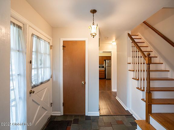 4th image of 24 Highland Dr