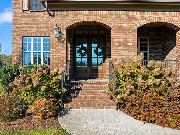 4th image of 6026 Blackwell Ln
