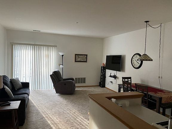 3rd image of 605 Barrington Ave APT 112