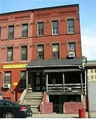 Sold by R New York | media 3