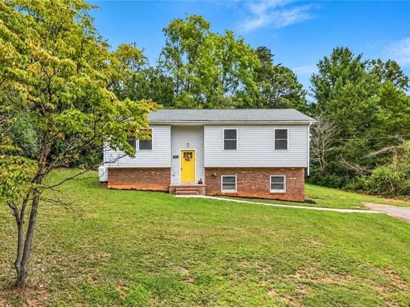 220 Glen Ter, Mount Airy, NC 27030