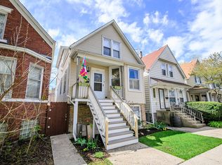 1637 W Hollywood Ave, Chicago, IL 60660