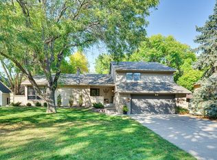 695 Apache Ln, Mendota Heights, MN 55120