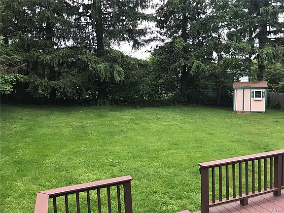 4th image of 40 Bedford Dr