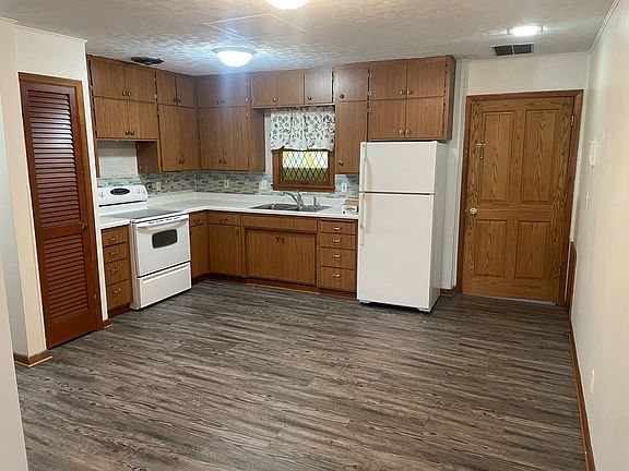 2nd image of 123 Downtown Plz APT 4