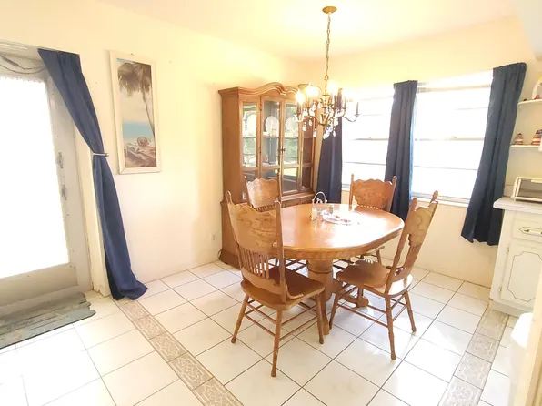 147 Bedford F, West Palm Beach, FL 33417