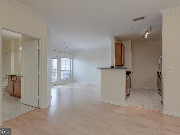 5th image of 4860 Eisenhower Ave Unit 278