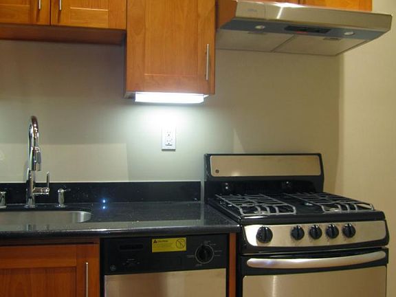 3rd image of 945 Larkin St APT 22