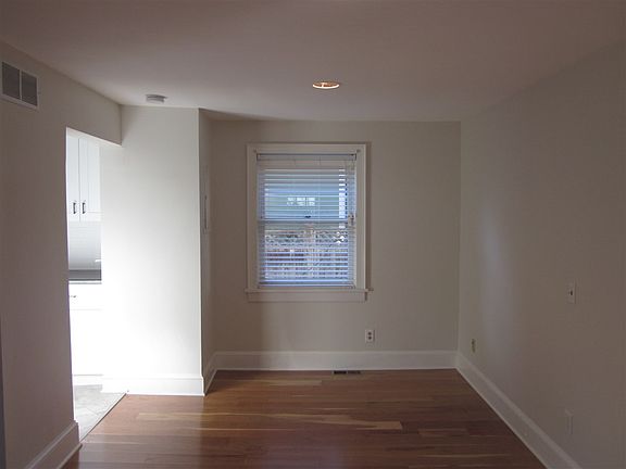 3rd image of 223 Lake Ave