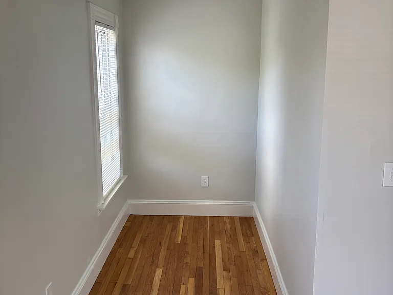 109 Magoun Ave — Photo 18