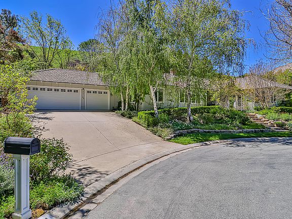 5th image of 3974 Oak Hollow Cir
