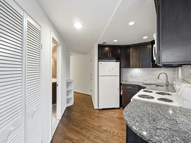 2611 Adams Mill Rd NW — Photo 7