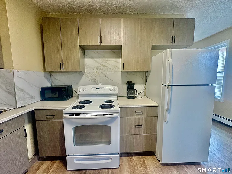 202 Bellevue St #A — Photo 2