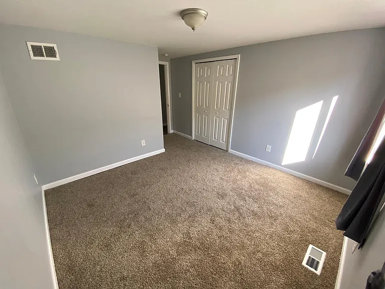 21674 Roosevelt Ave — Photo 4