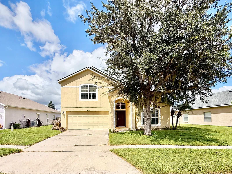 4 bed, 2.5 bath, 2840 sqft, $2,250 — Photo 2
