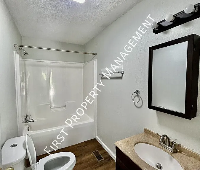 305 Chambers St #B — Photo 8