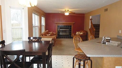 3rd image of 10321 Rosewood Ct