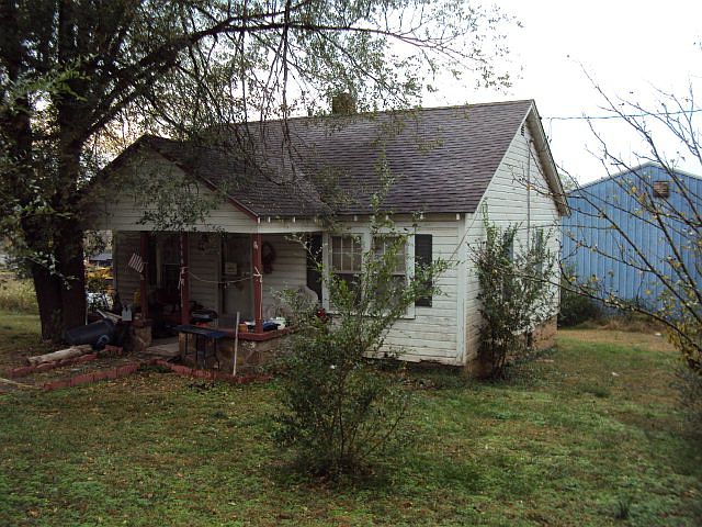 2nd image of 925 Washington Ave