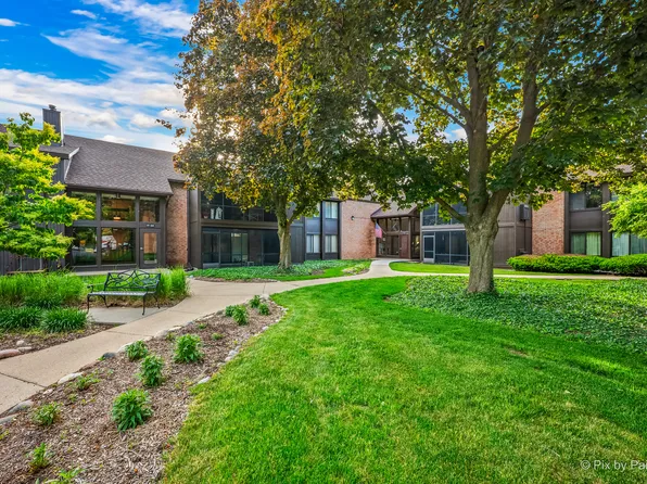 710 Saint Andrews Ln APT 20, Crystal Lake, IL 60014