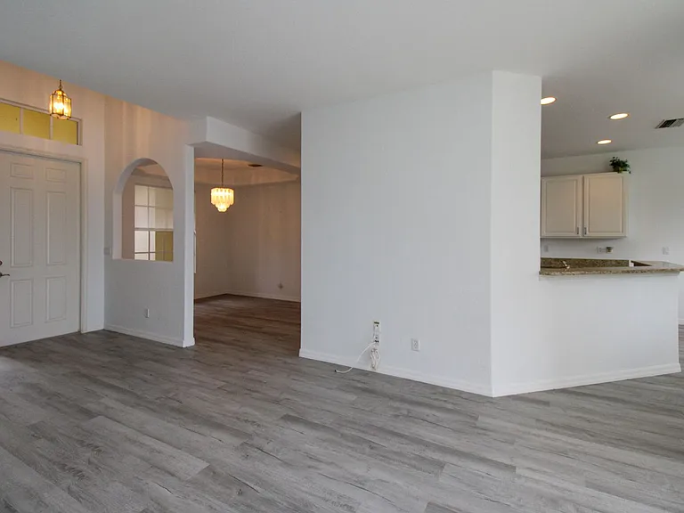 3927 Aurora Ct — Photo 6