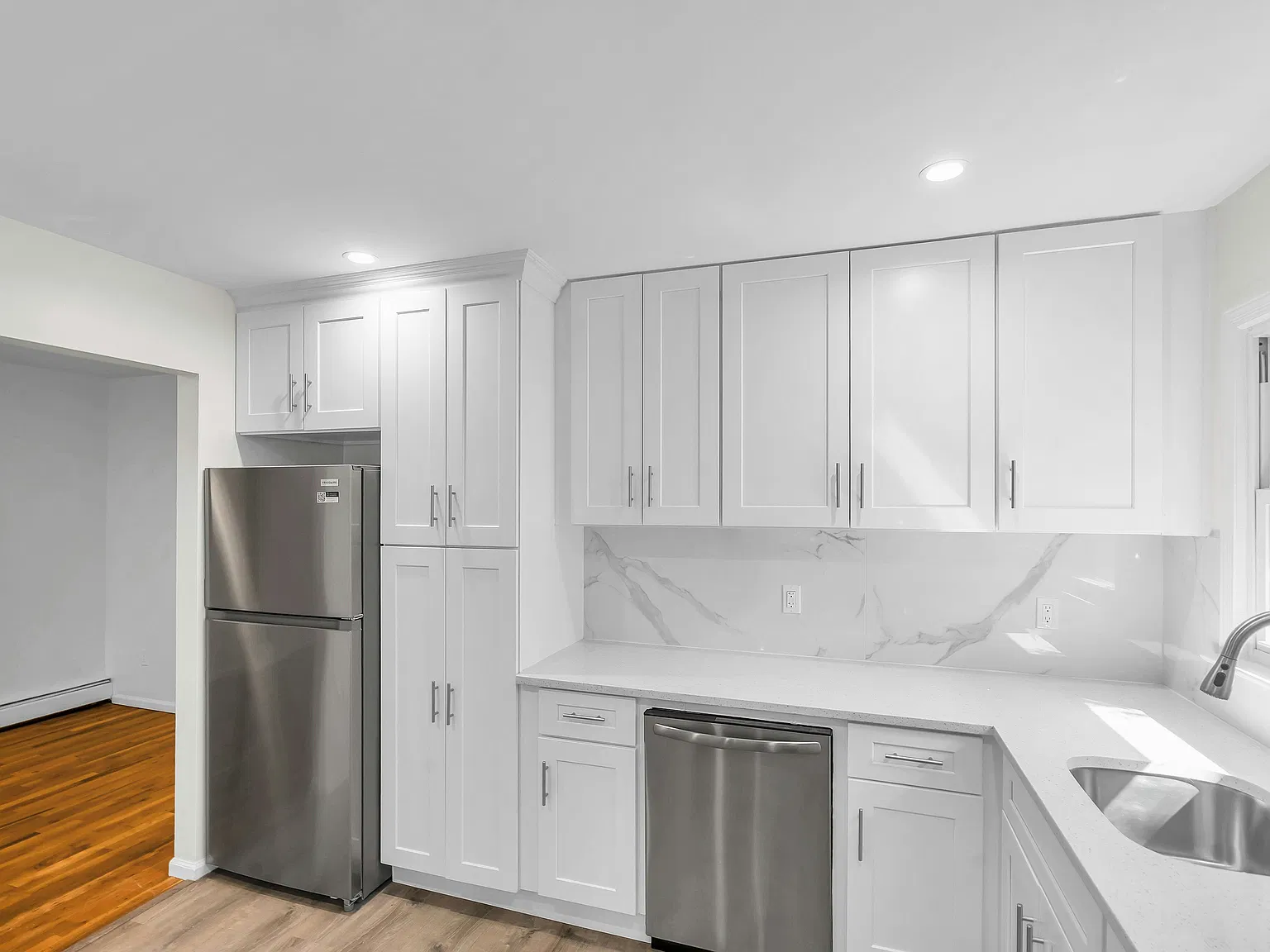 3 bed, 1188 sqft, $5,400 — Photo 4