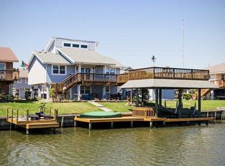 29 N Curlew St, La Marque, TX 77568