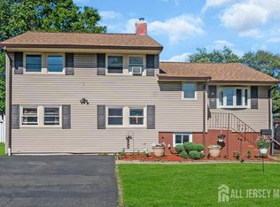 73 Webb Dr, Fords, NJ 08863