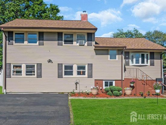 73 Webb Dr, Fords, NJ 08863