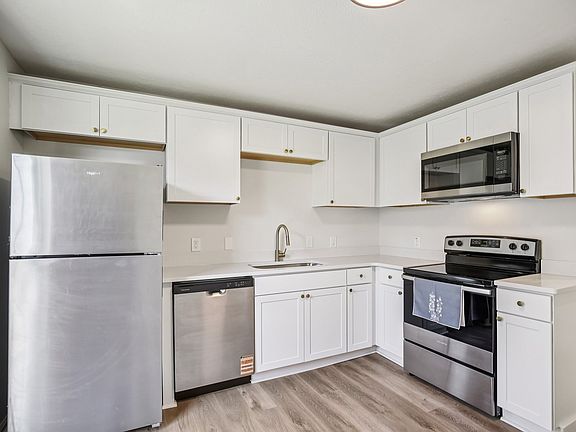 3rd image of 1110 Cabana Dr