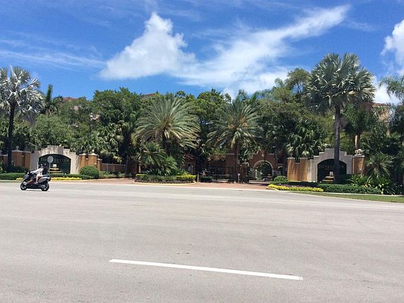 4th image of 19701 E Country Club Dr #5203