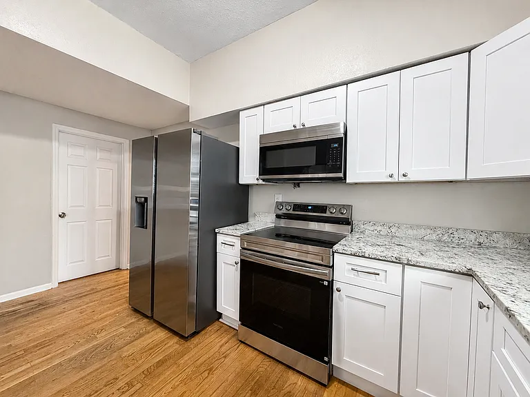 2124 W Chestnut St #1 — Photo 9
