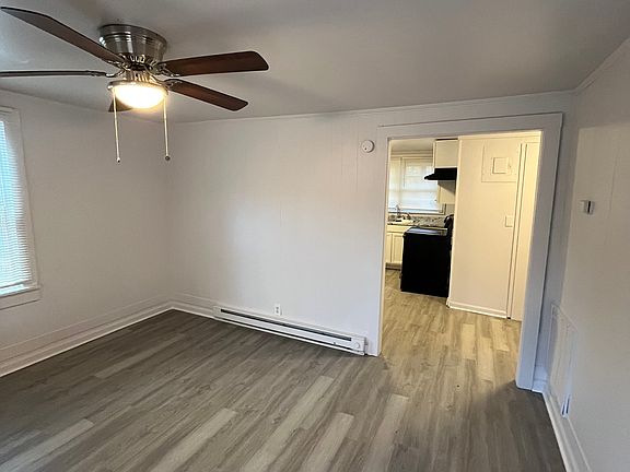 3rd image of 522 Queens Ct