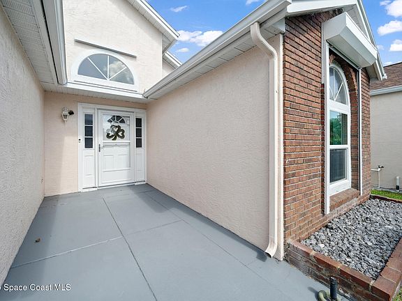 4th image of 938 S Fork Cir