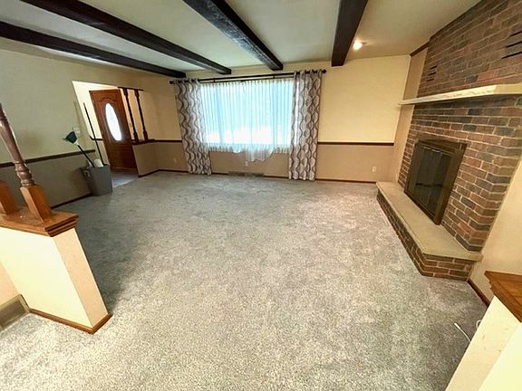 2nd image of 1610 Knoll Crest Dr
