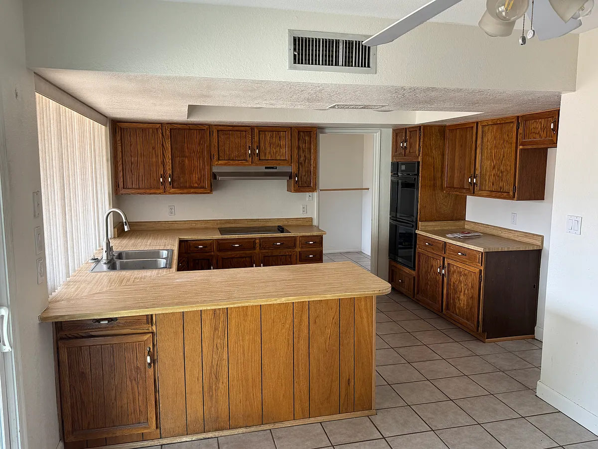 Building Photo - 3121 W Anderson Dr