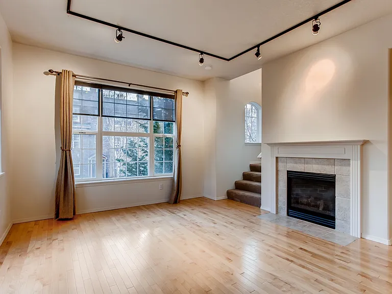 889 NE Caden Ave — Photo 9